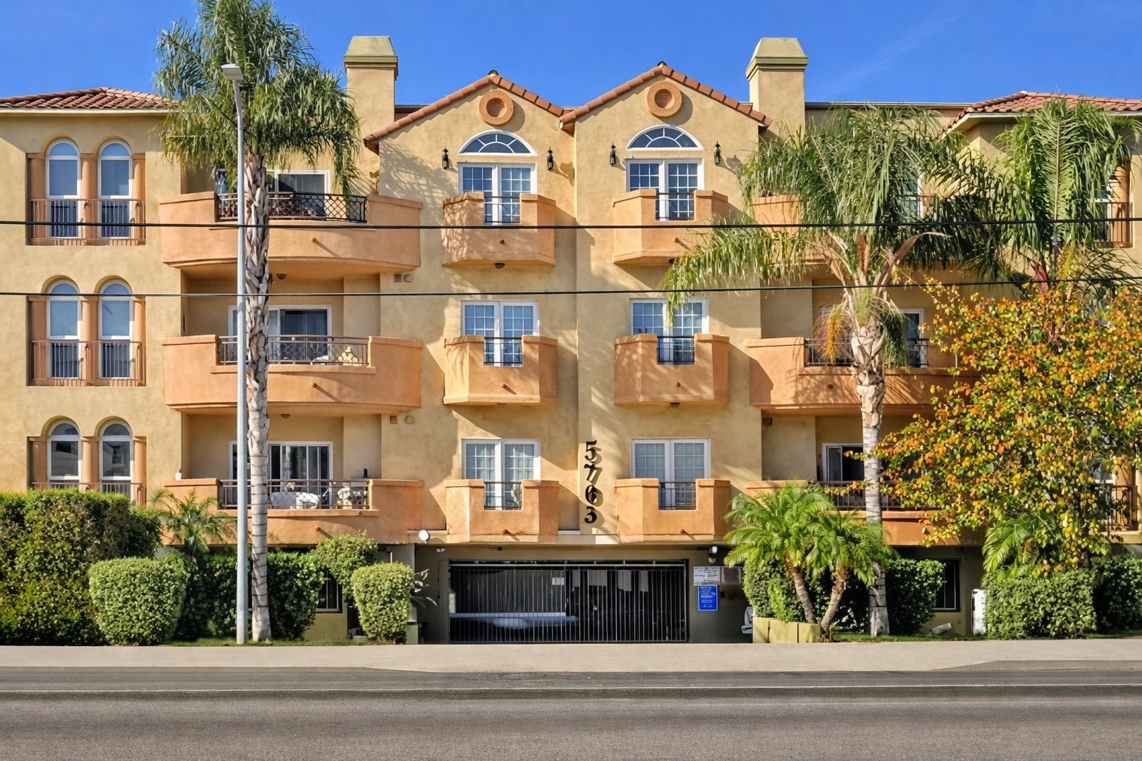 Valley Village Condo: 5703 Laurel Canyon Blvd