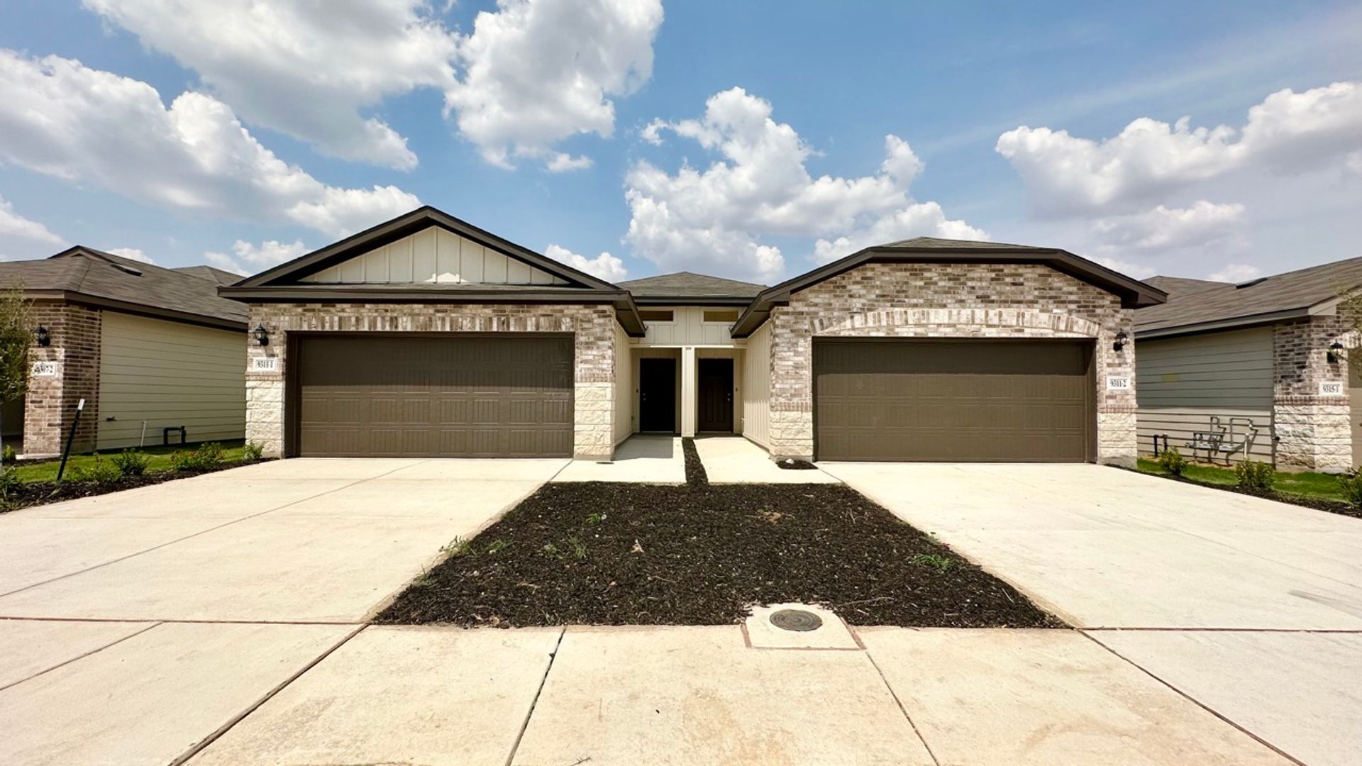 Converse Multiplex: 9307 Clarke CV. Unit 1