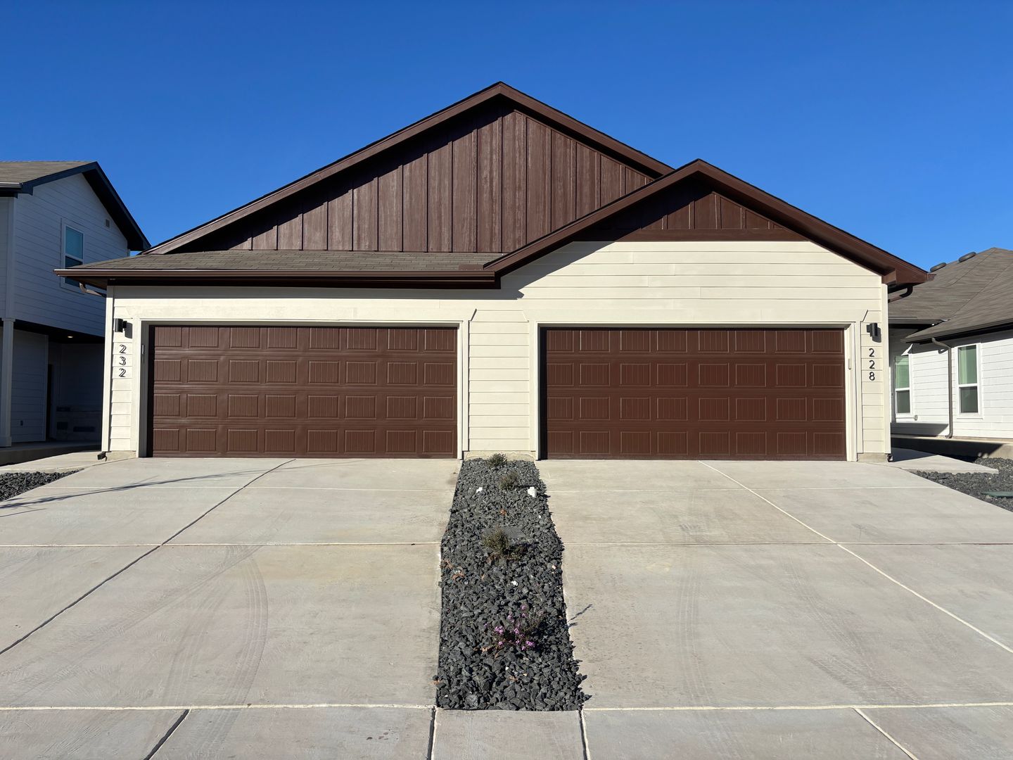 San Antonio Multiplex: 228 Nespral Dr