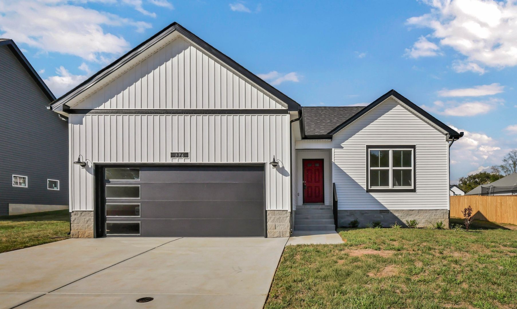 Clarksville House: 176 Leitrim Dr.