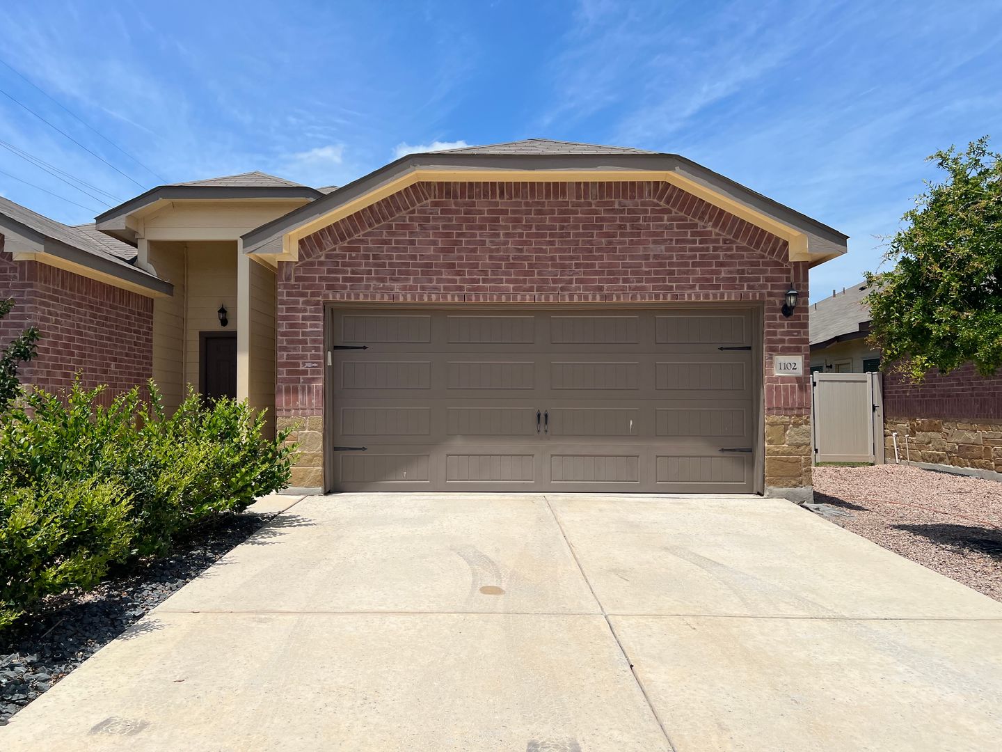 Seguin Multiplex: 1102 Renee Way
