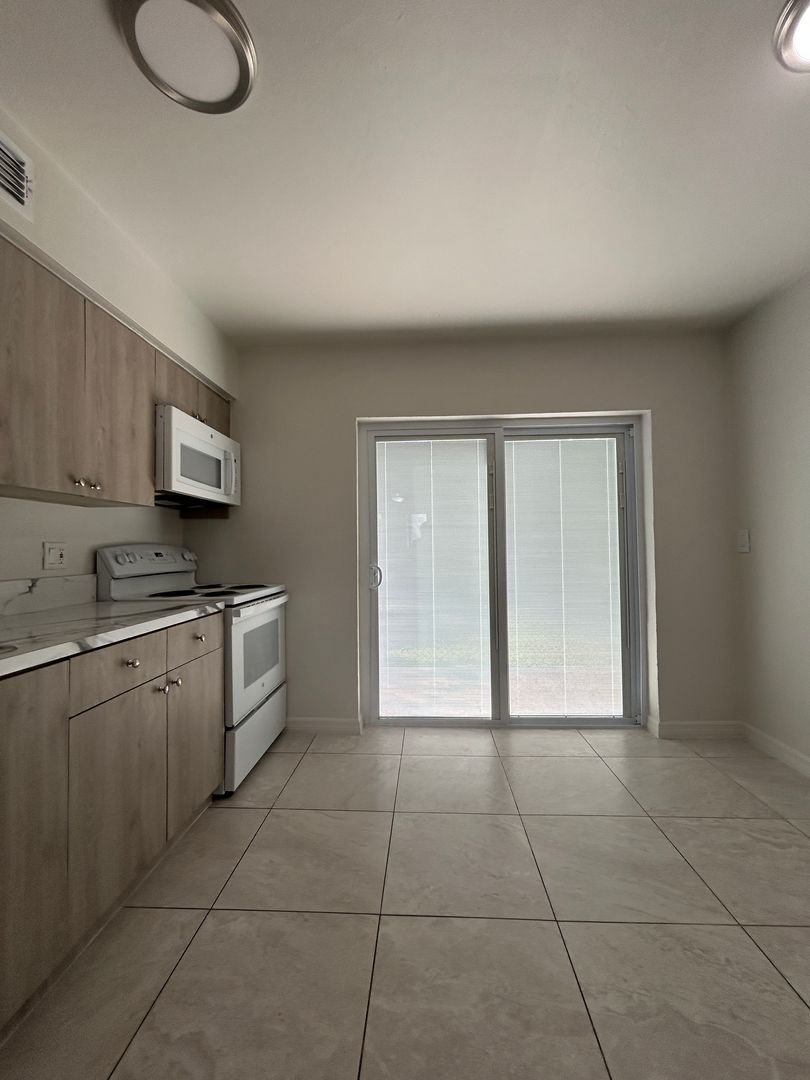 Fort Myers Condo: 3750 Lora Street