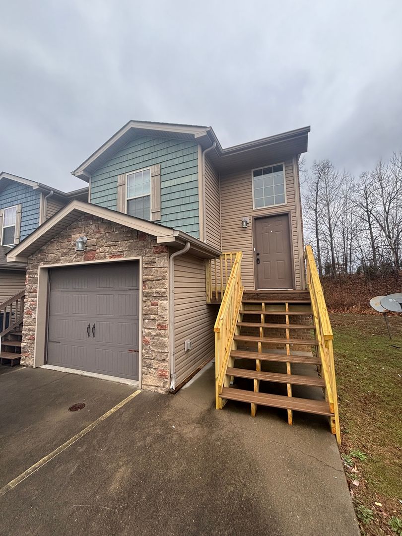 Clarksville Townhome: 1727 Thistlewood Dr