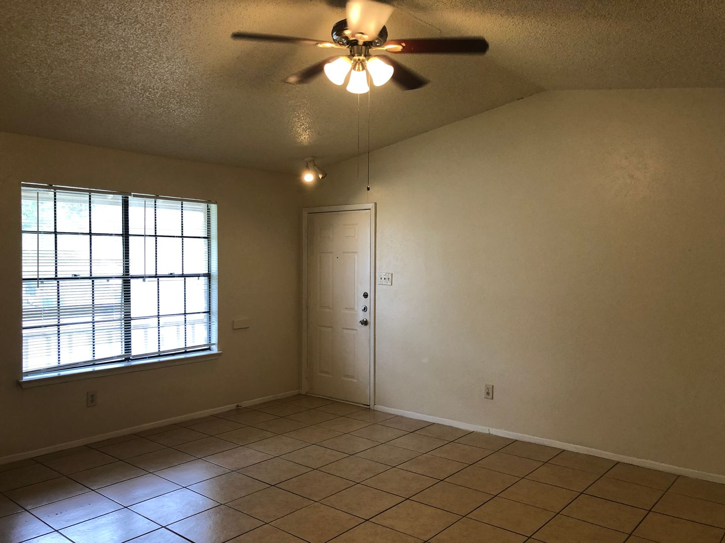 Austin Multiplex: 11510 Walnut Ridge Dr