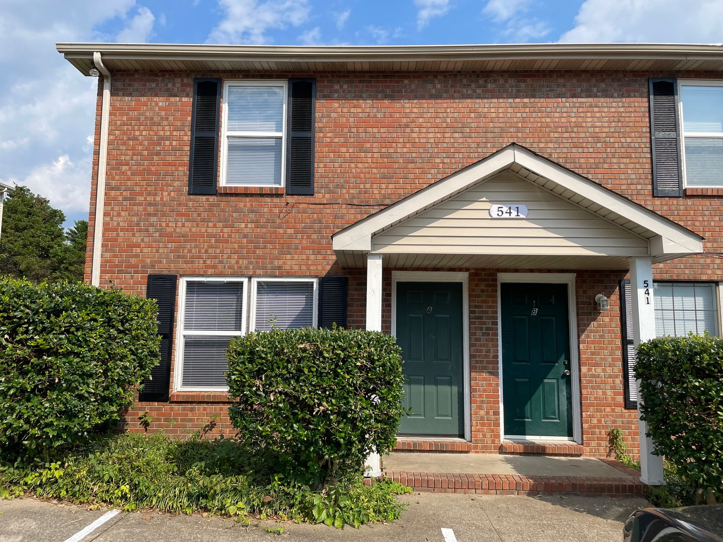 Clarksville Townhome: 541 Hietts Ln