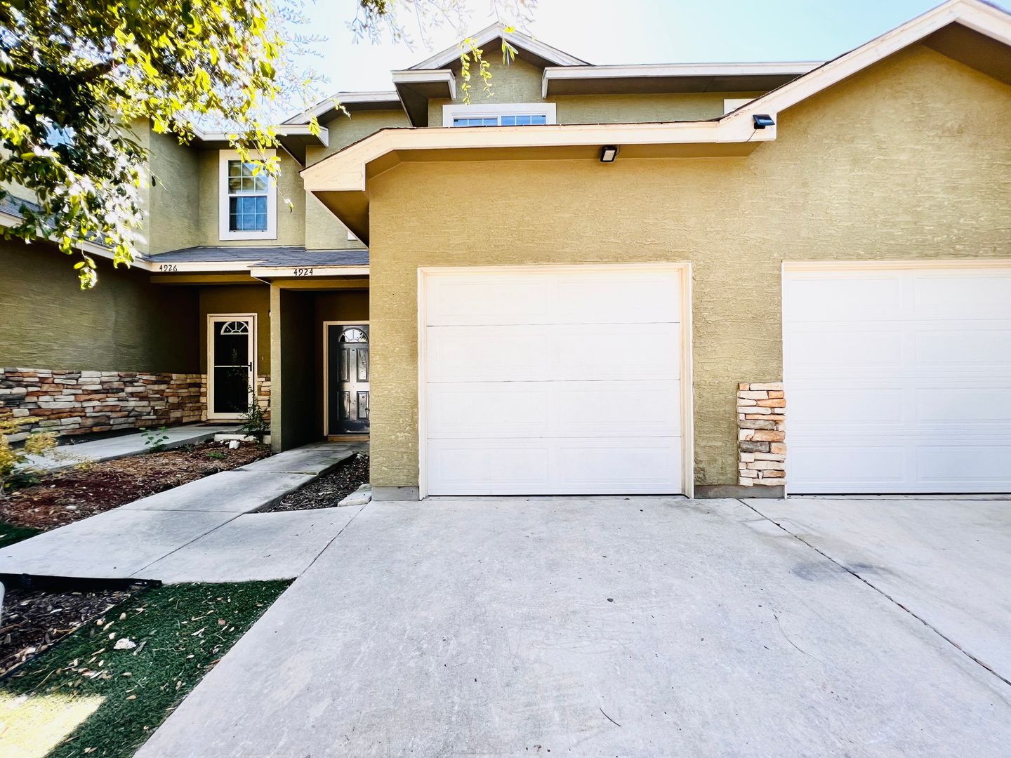 San Antonio Townhome: 4924 Stowers