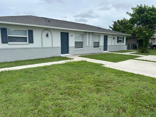 Move-In Ready 2BR Duplex with Fenced Yard & W/D Hookups – photo 1
