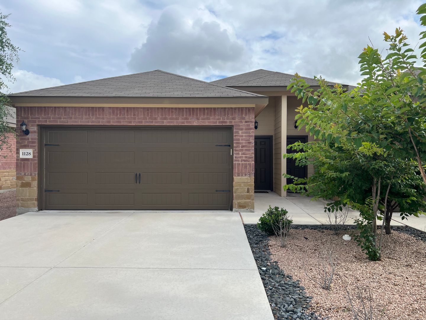 Seguin Multiplex: 1128 Renee Way
