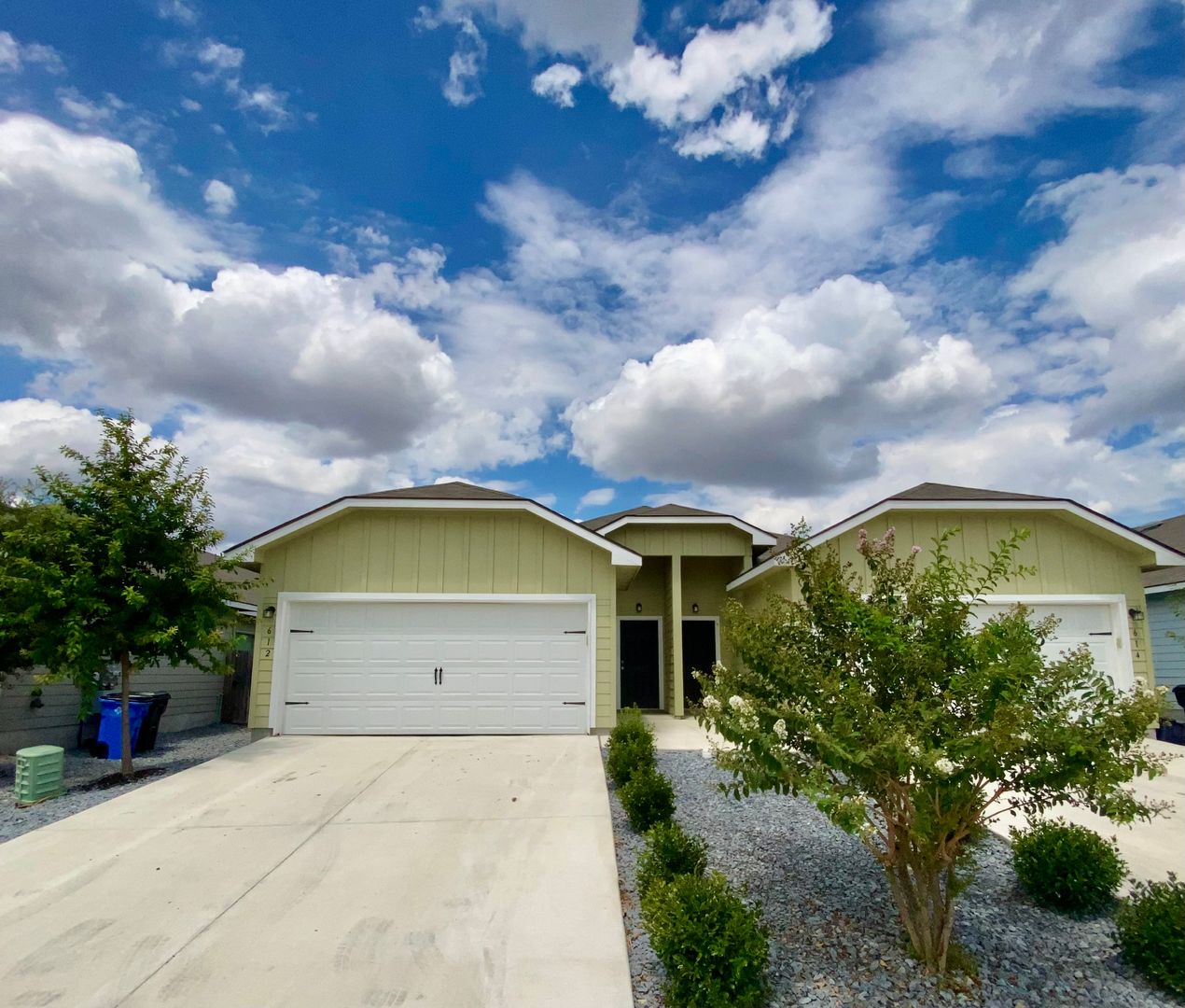 Seguin Multiplex: 612 Grayson Ln