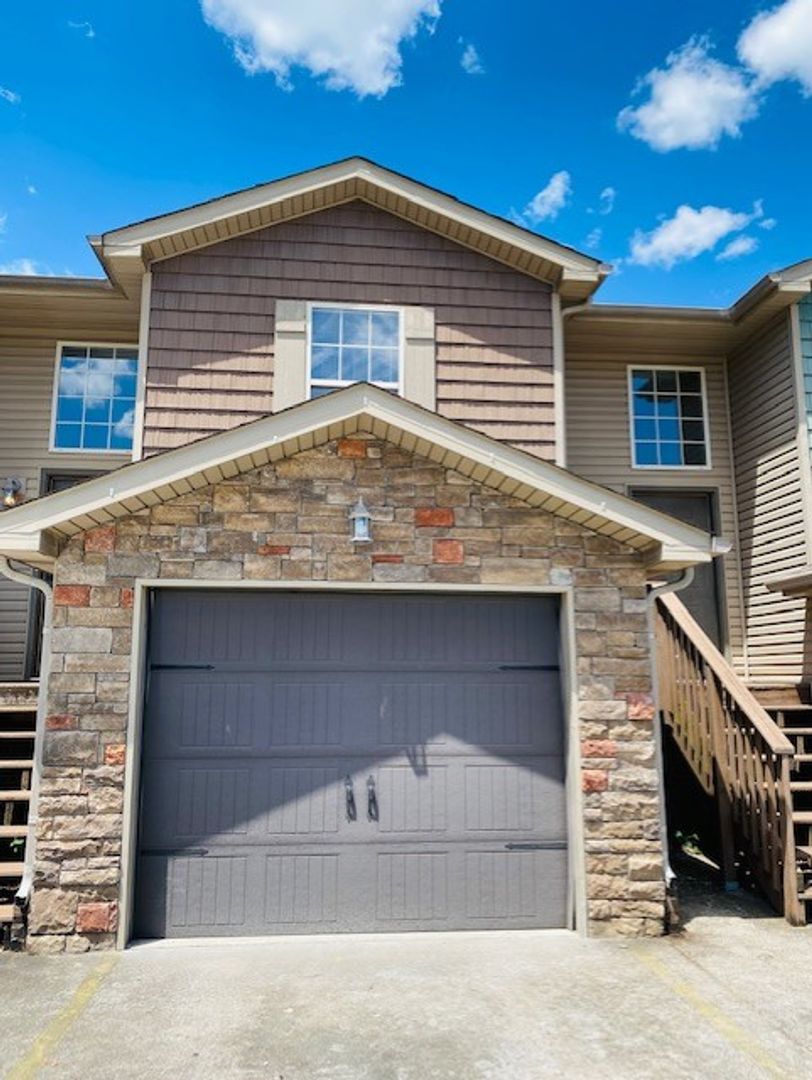 Clarksville Townhome: 1732 Thistlewood Dr