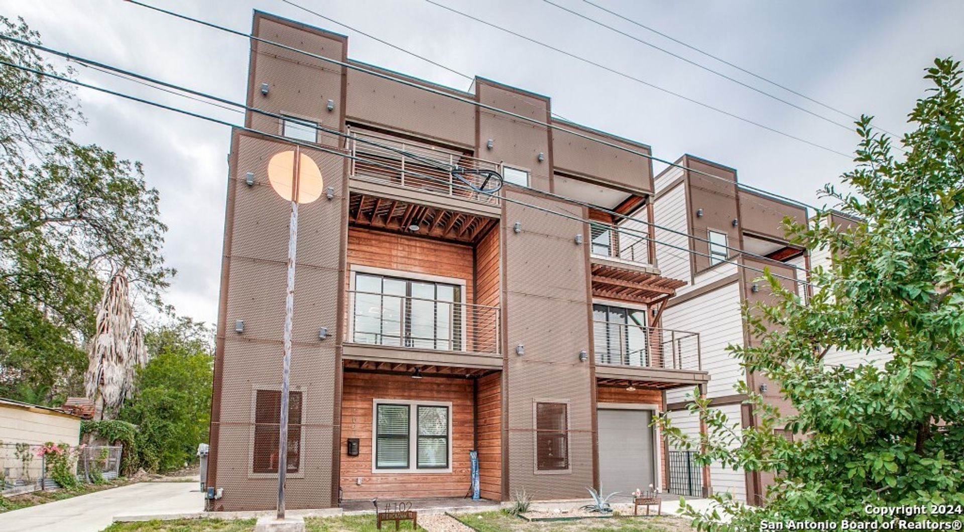 San Antonio Townhome: 910 Montana St