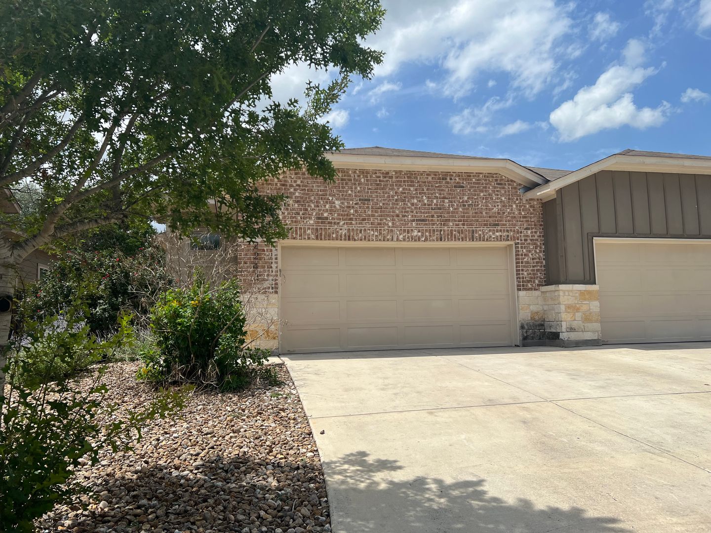 New Braunfels Multiplex: 2243 Avery Village