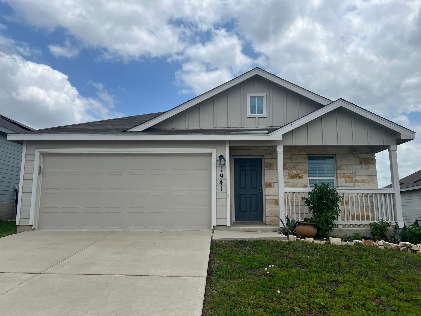 New Braunfels House: 1941 Stonechat