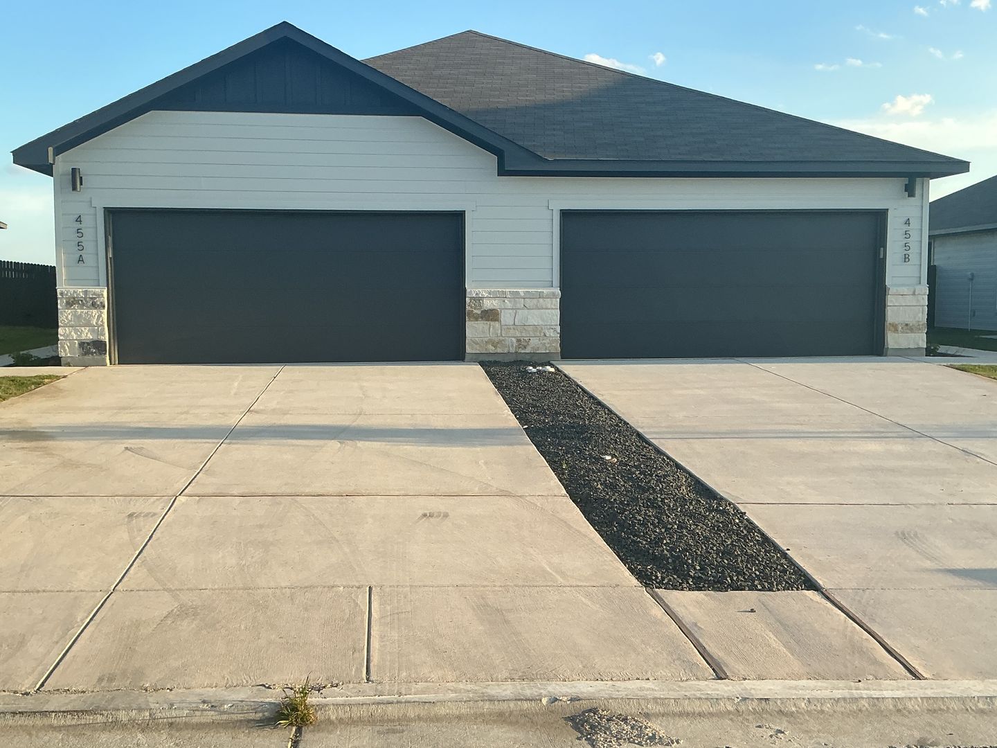 Buda Apartment: 455 Cross Barn Blvd