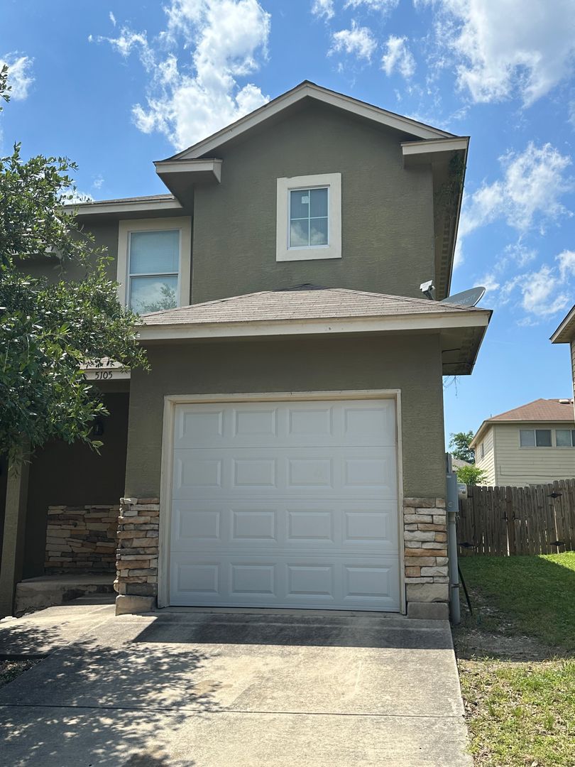 San Antonio Townhome: 5105 Flipper Dr
