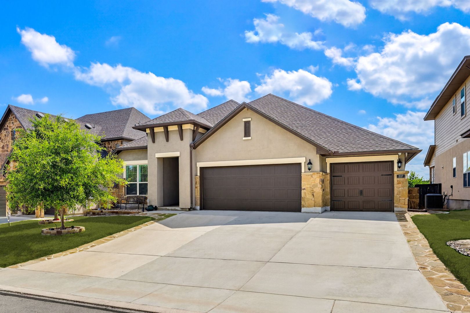 San Antonio House: 307 James Bonham Way