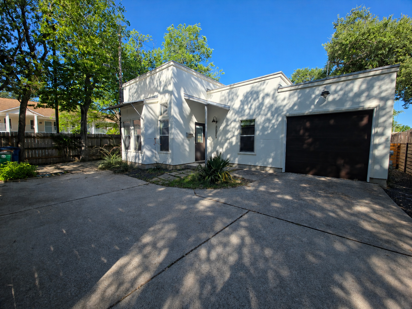 Austin House: 3806 Menchaca RD.