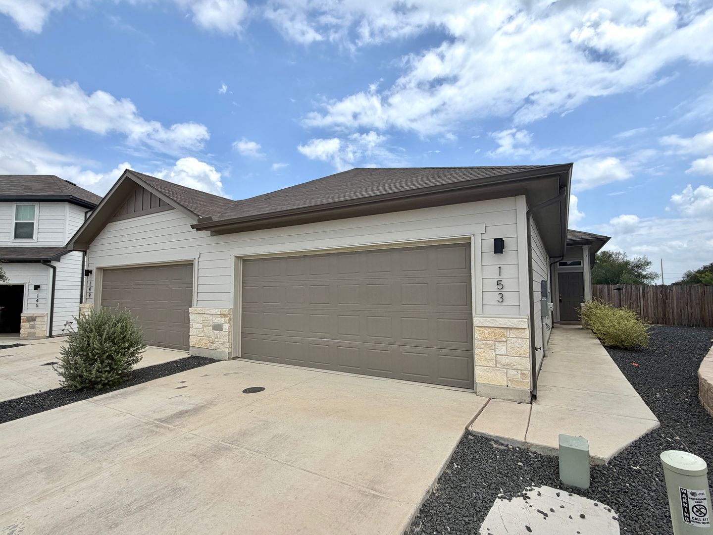 San Antonio Multiplex: 153 Nespral Dr