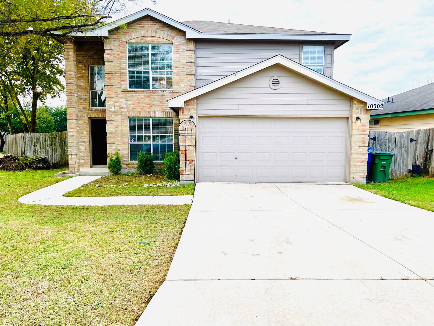 San Antonio House: 10302 Lion Chase