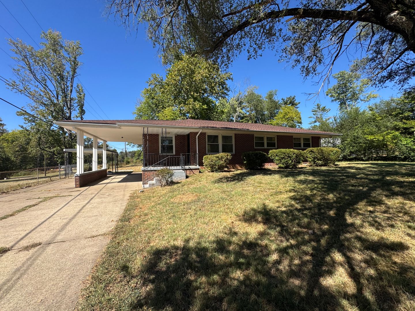Clarksville House: 18 W Bel Air Blvd