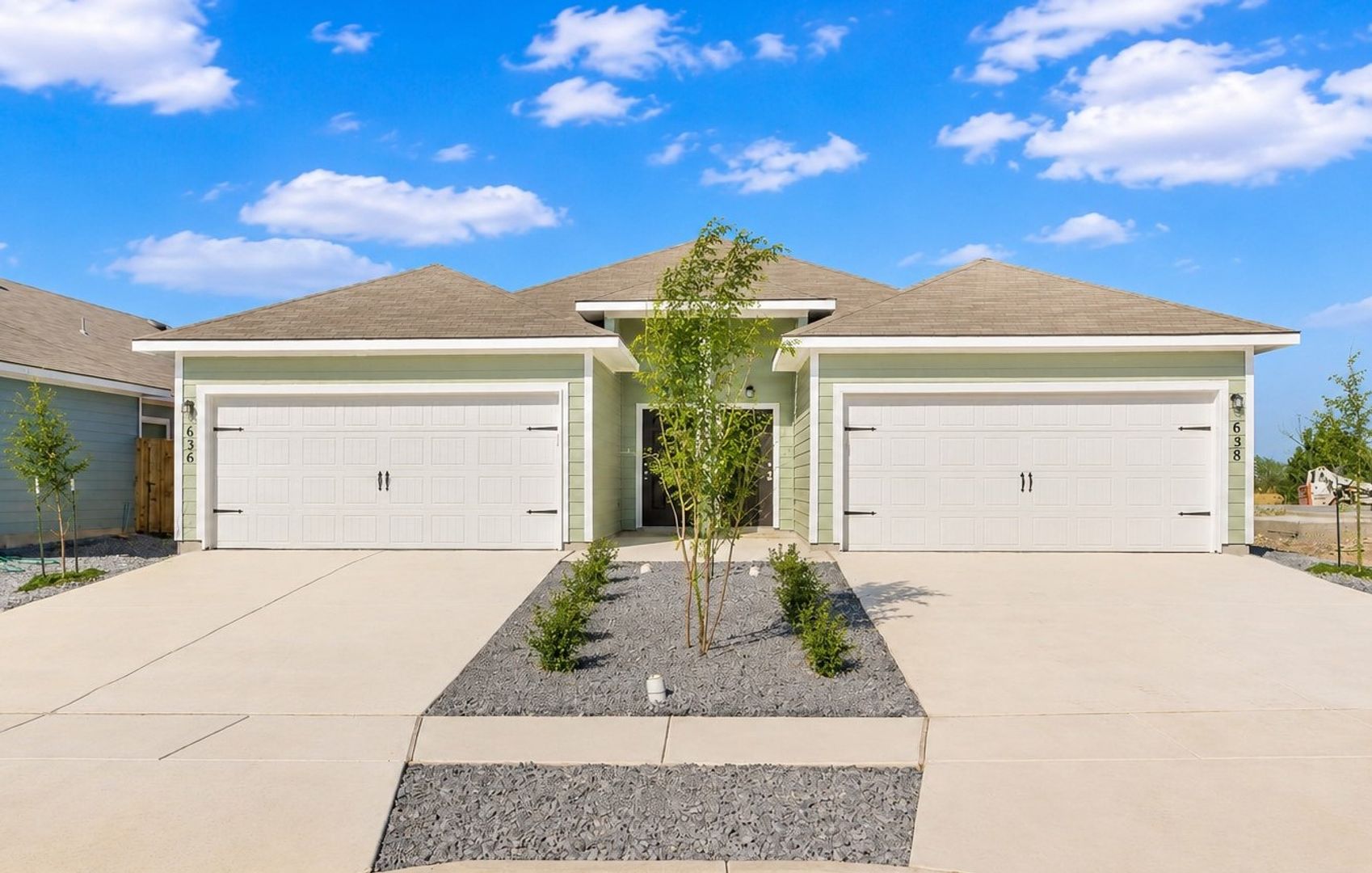 Seguin Multiplex: 636-638 Heathers Way - 636 Heathers Way
