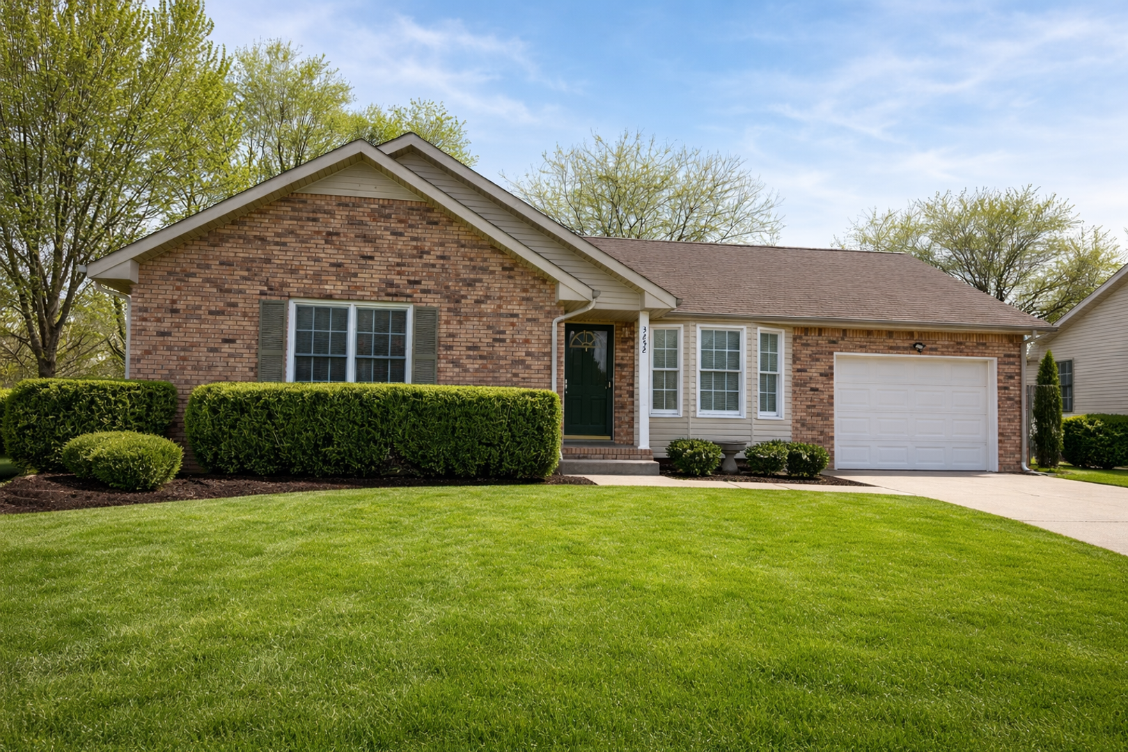 Clarksville House: 3252 S Senseney Circle