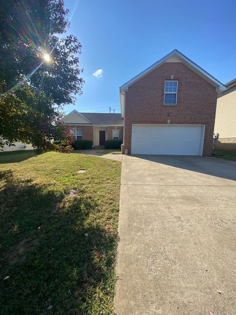 Clarksville House: 3463 Oak Creek Dr