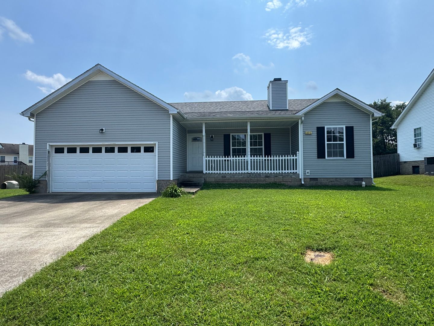 Clarksville House: 371 Andrew Dr