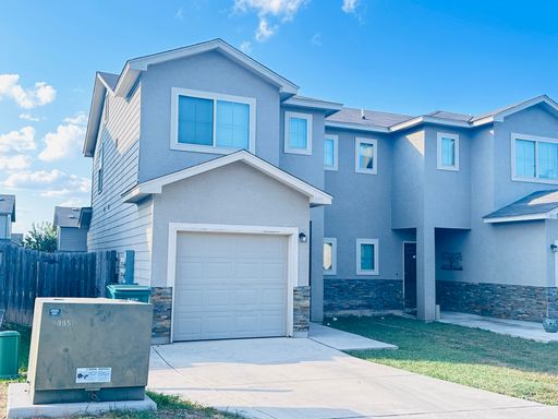 Charming 3-Bedroom Duplex Near Randolph AFB – photo 1