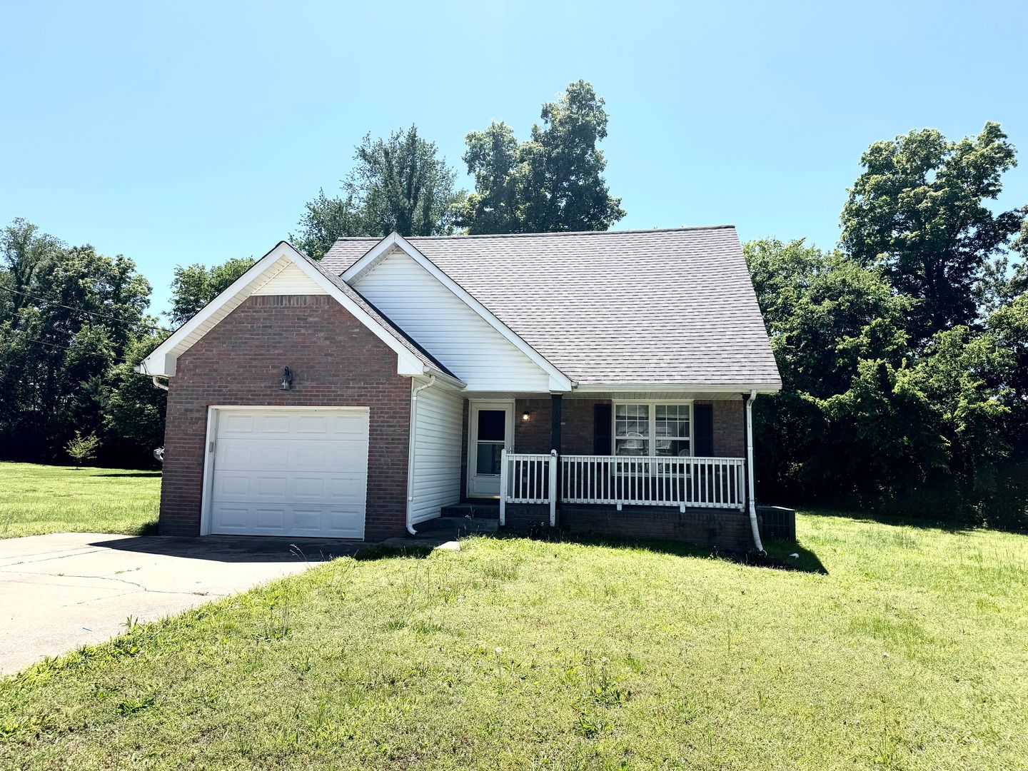 Oak Grove House: 110 Brandi Ct