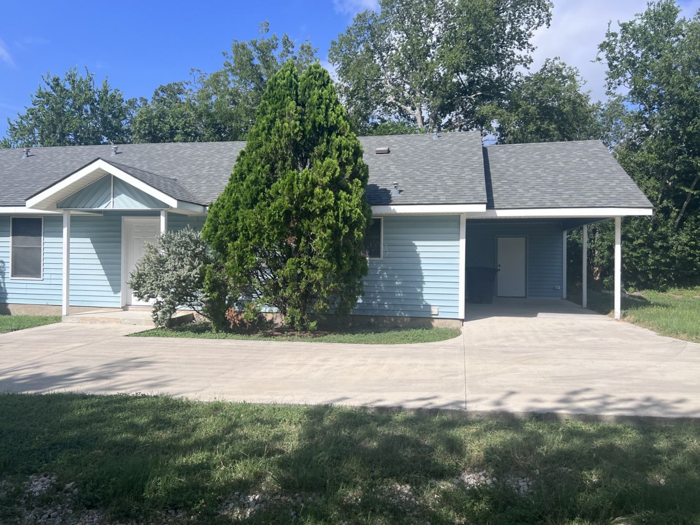 New Braunfels Multiplex: 2242-2244 Eastman Ave