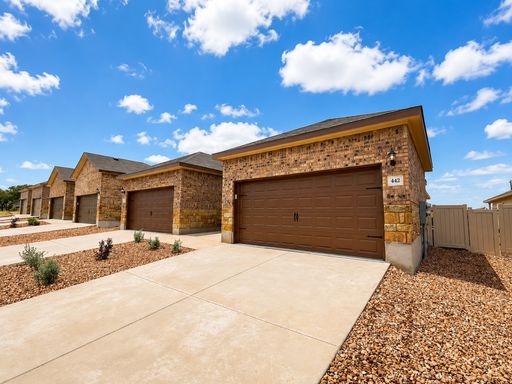 Luxury Duplex Backing to a Greenbelt in Prime New Braunfels Location! – photo 1