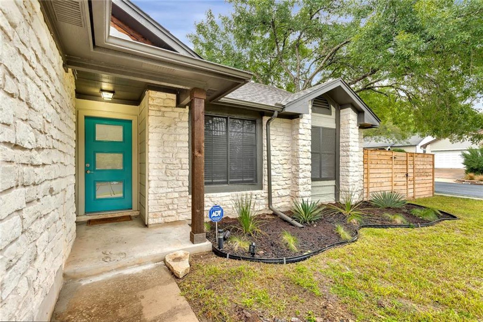 Austin House: 8900 Linton Dr