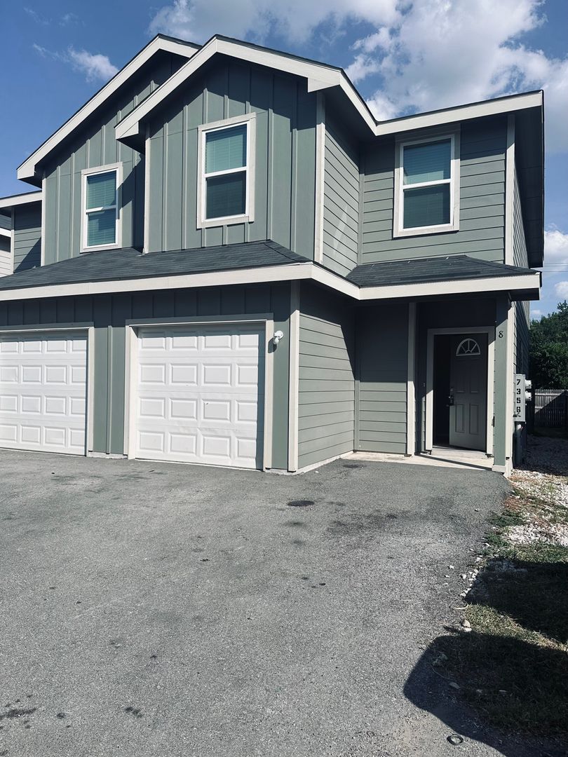 Converse Apartment: 7356 Mist Ridge