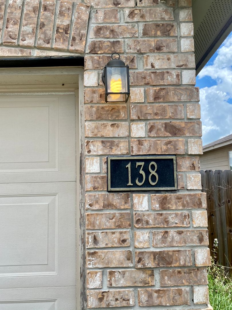 New Braunfels House: 138 Woodpecker Run
