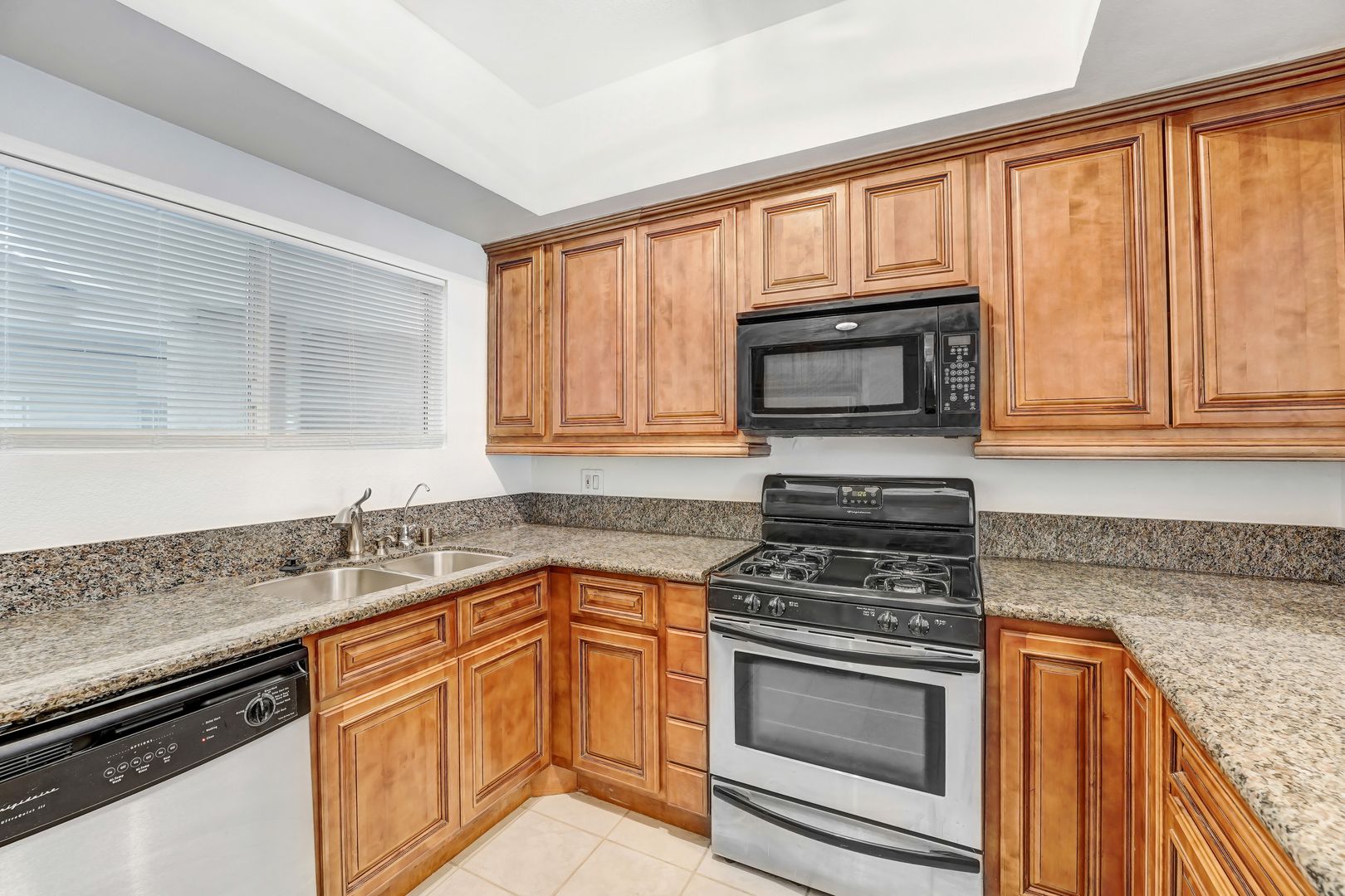 Glendale Condo: 2905 Montrose Ave.