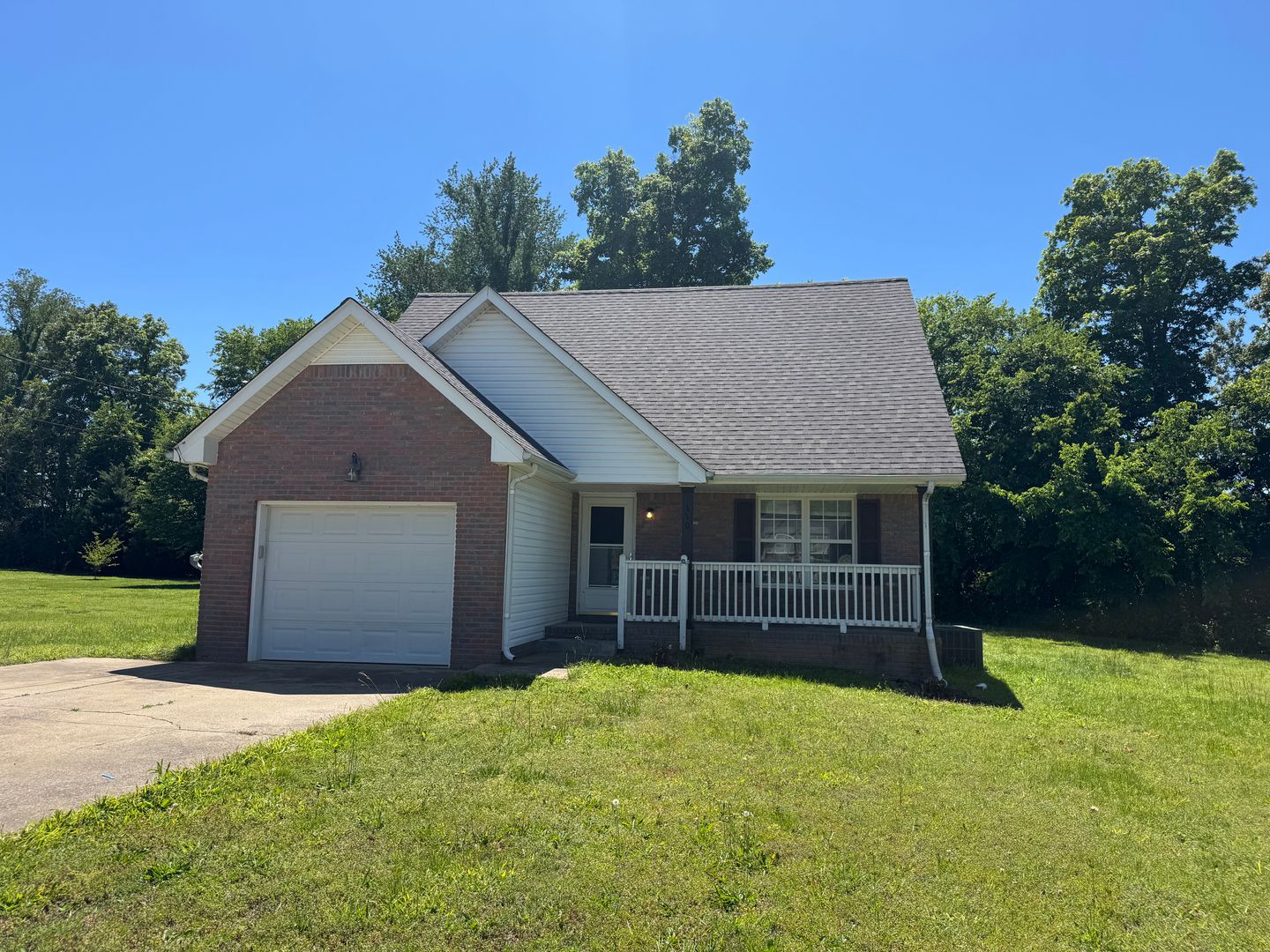 Oak Grove House: 110 Brandi Ct