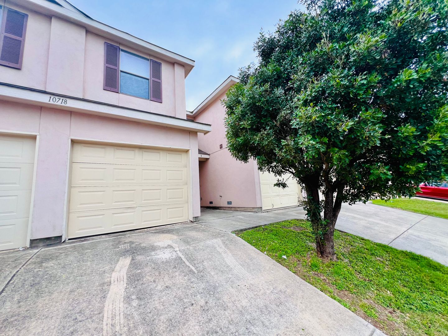 Universal City Townhome: 10718 Mathom Landing