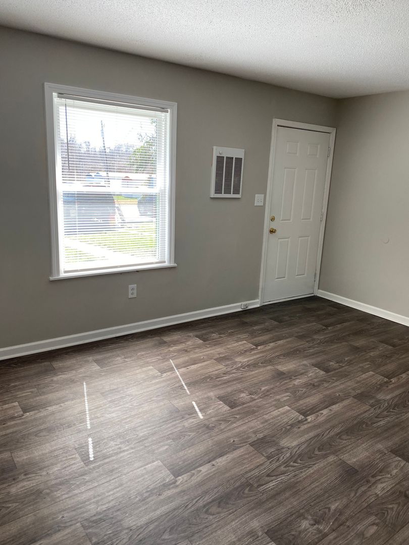 Clarksville Apartment: 94 Cedarcrest Dr