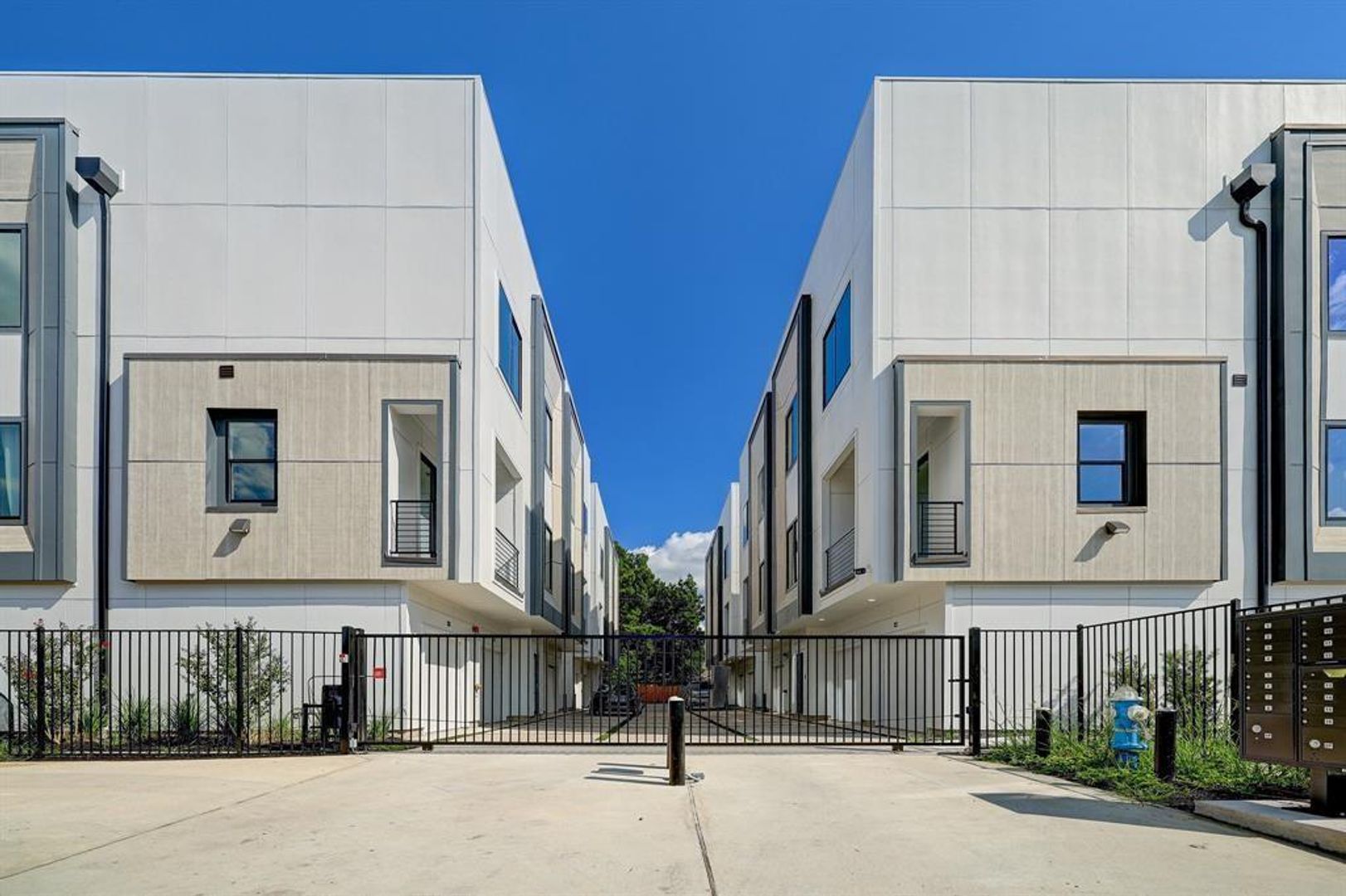 Houston Apartment: 4932 Old Spanish Trl, Building A
