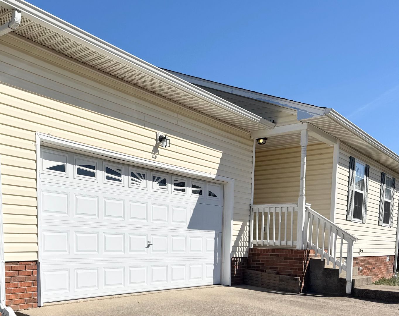 Oak Grove House: 206 Pappy Drive