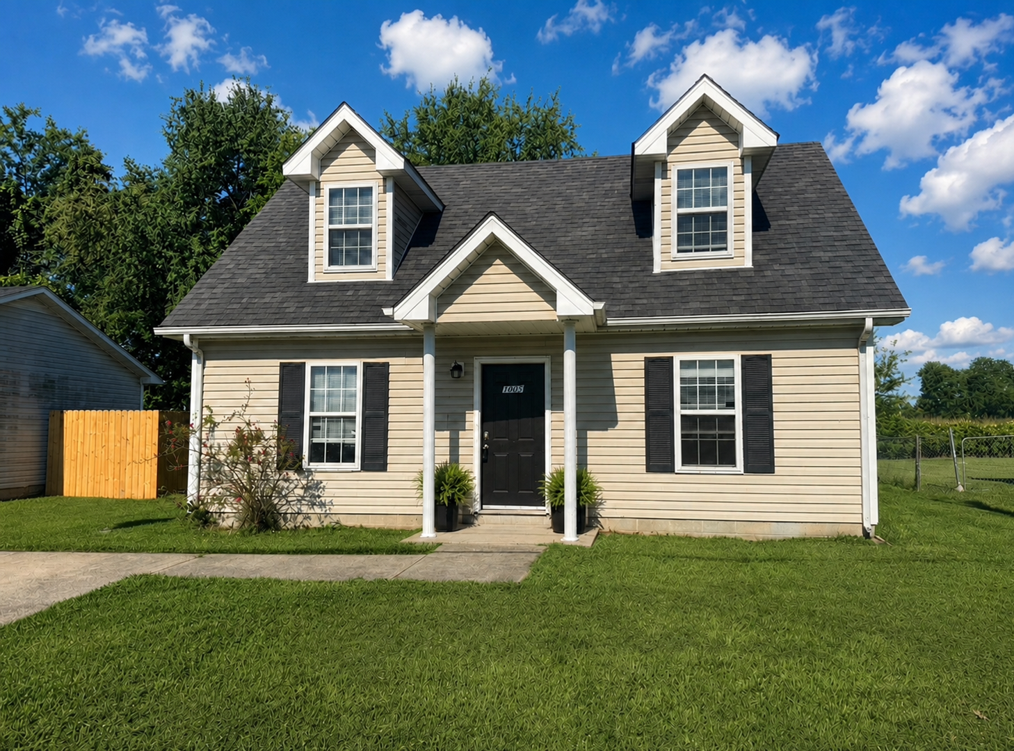 Oak Grove House: 1005 Shadow Ridge Ave