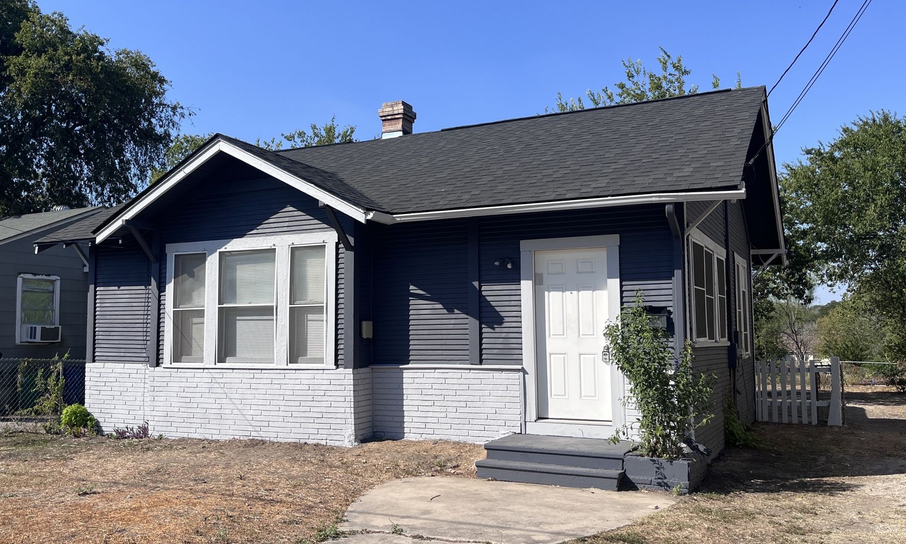 San Antonio House: 855 Gulf St.