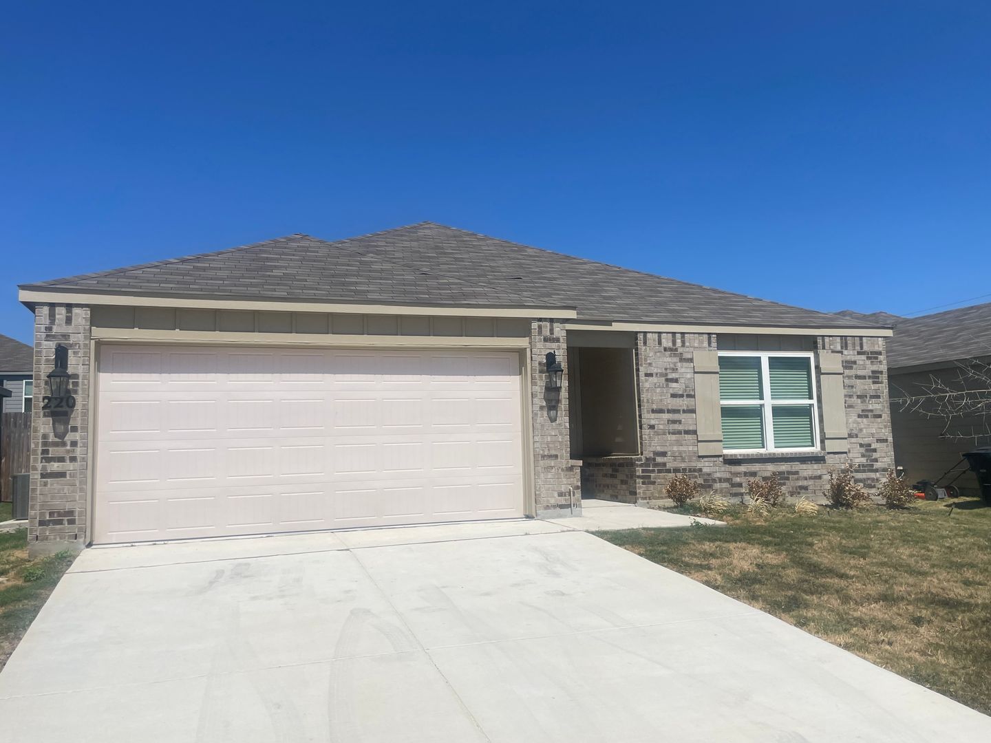 New Braunfels House: 220 Stevens Summit