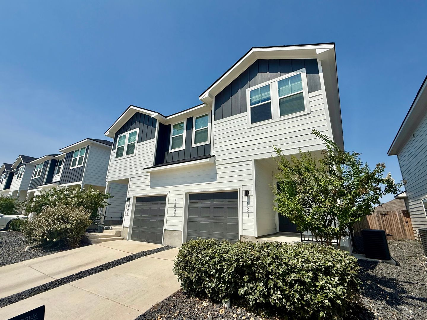 St Hedwig Multiplex: 3838 Abbott Pass, Unit 101