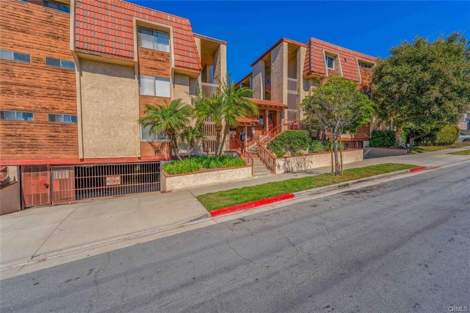 Signal Hill Condo: 2101 E 21st St