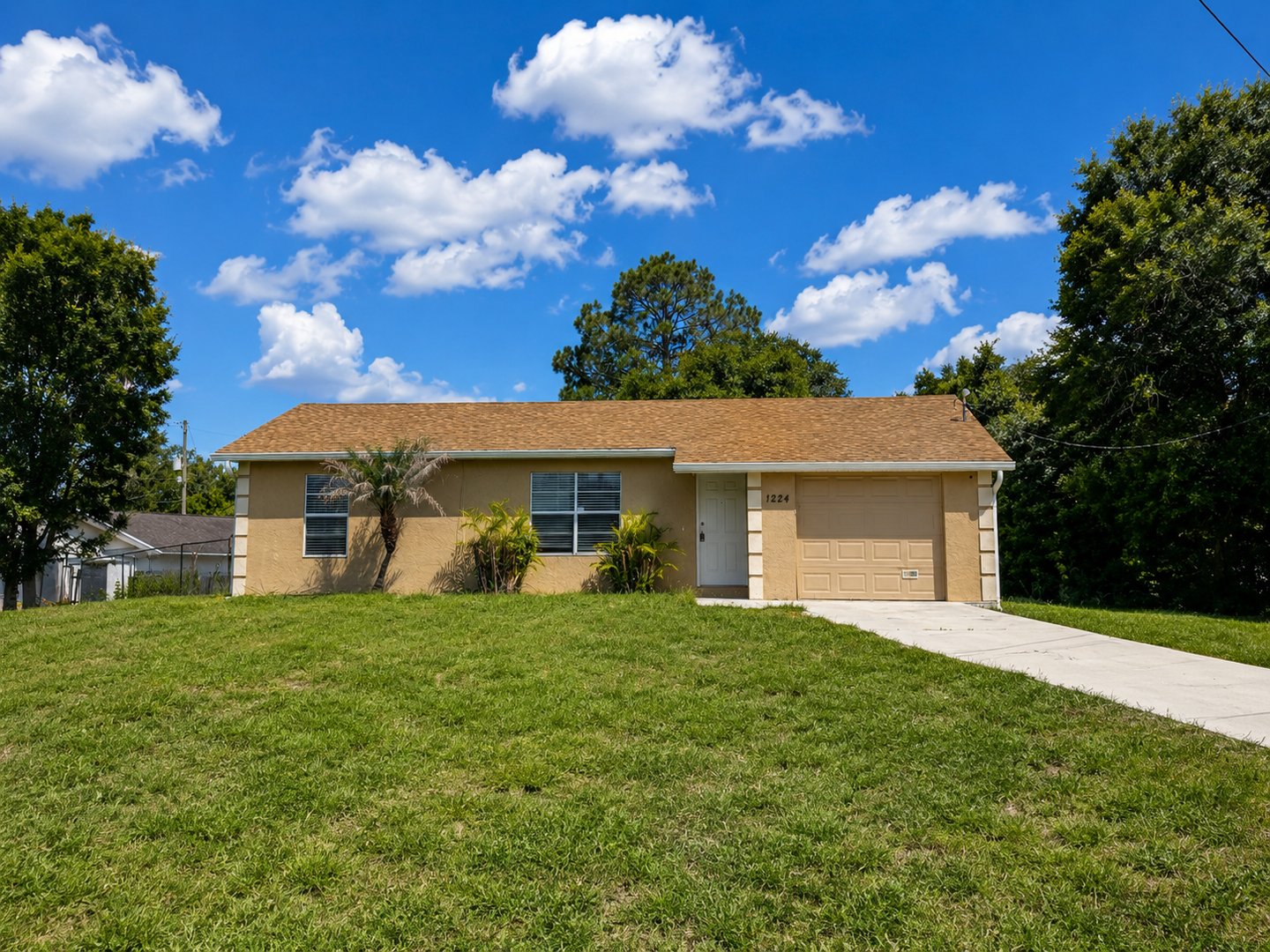 Lehigh Acres House: 1224 Hamilton Avenue