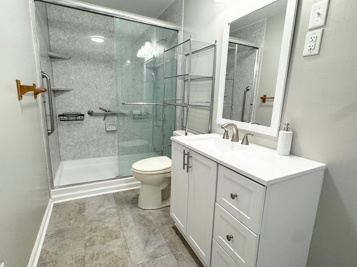 Hopkinsville House: 202 N Wooldridge Rd.