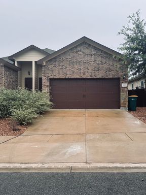 Luxury Duplex Near Randolph AFB – photo 1
