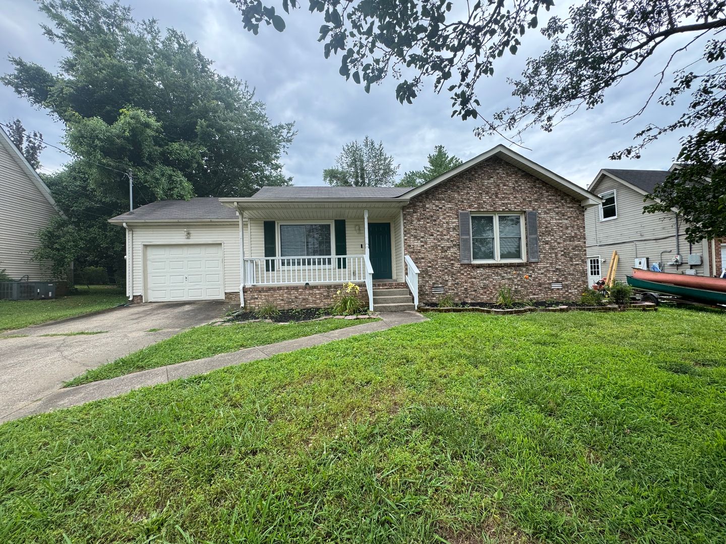 Clarksville House: 292 Audrea Lane